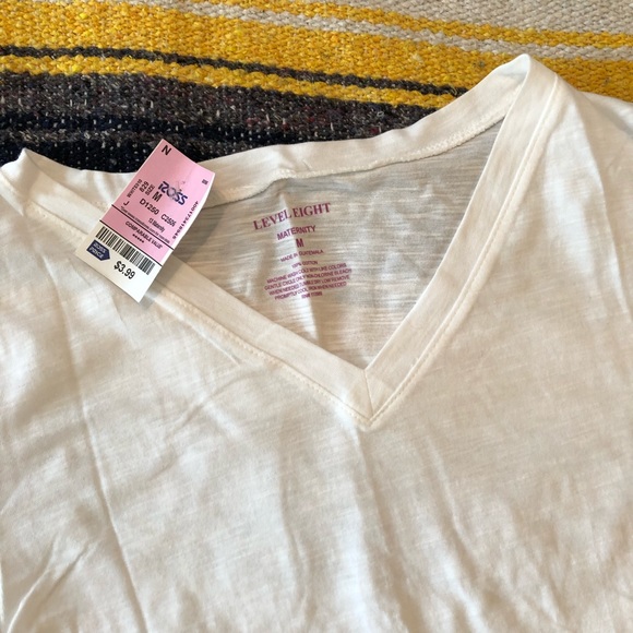 SOLD! White 3/4 sleeve Maternity Top NWT 🛍 - Picture 2 of 3